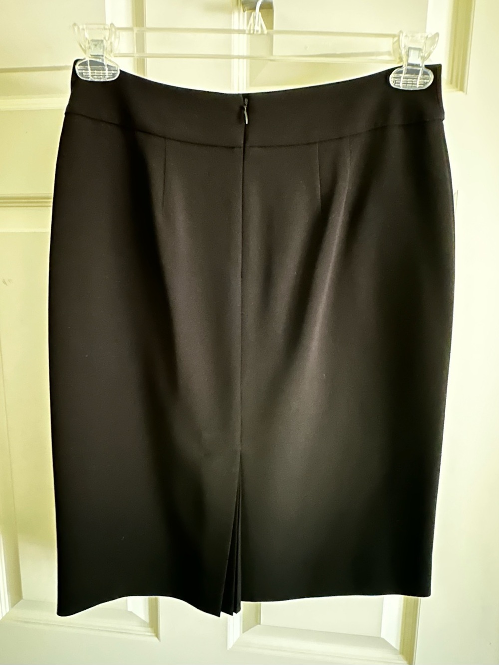Ann Taylor Black Tailored Pencil Skirt - Size 2 - Picture 2 of 3